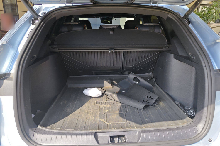 比亚迪 宋PLUS新能源 2024款 荣耀版 DM-i 110km 旗舰型机舱底盘23