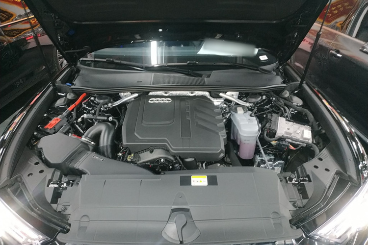 奥迪A6L 2025款 改款 45 TFSI 臻选动感型机舱底盘24