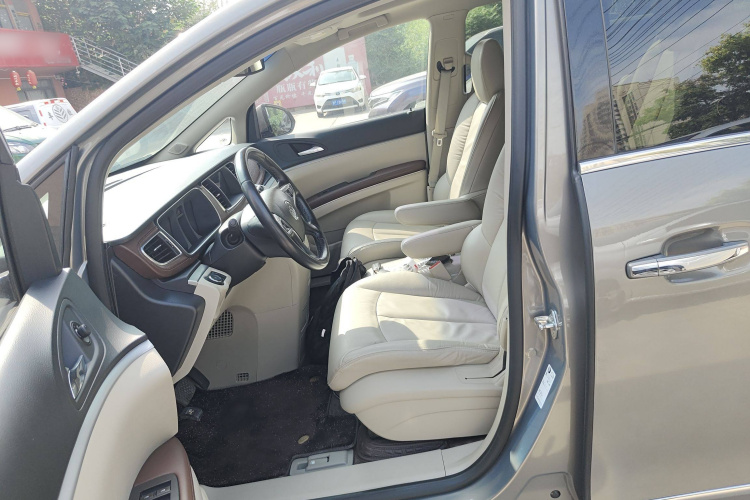 别克GL8 2017款 25S 豪华型 国V中控内饰19