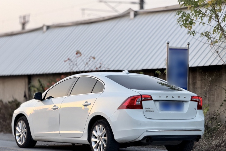 沃尔沃S60 2016款 S60L T4 智远版车身外观6007