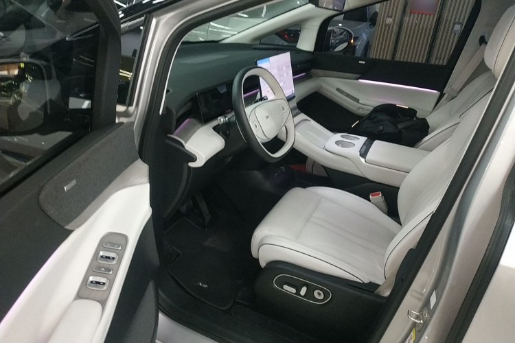 小鹏X9 2024款 702超长续航Max中控内饰7003