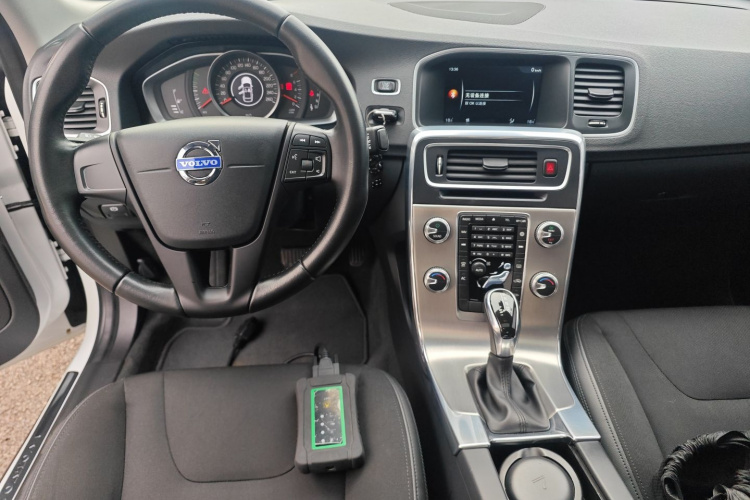 沃尔沃S60 2016款 S60L T3 智行版中控内饰12