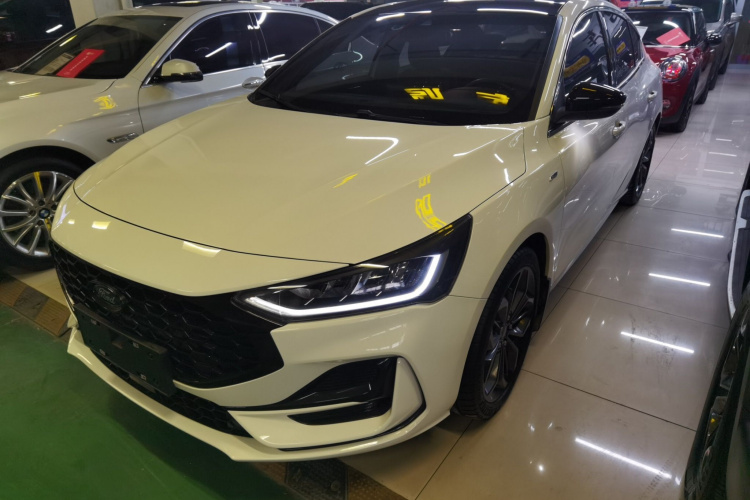 福特 福克斯 2022款 三厢 EcoBoost 180 自动ST Line车身外观6003