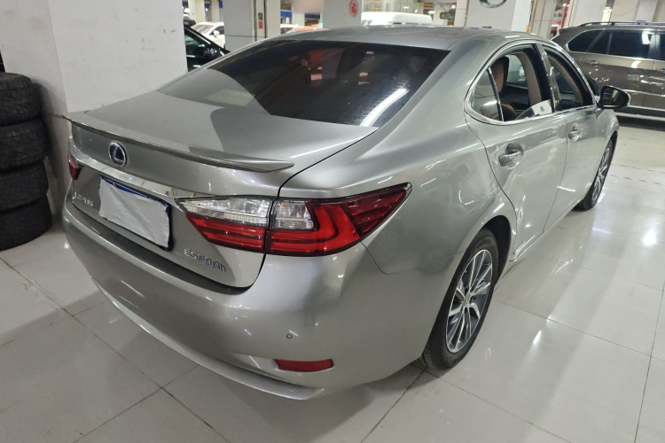 雷克萨斯ES 2015款 300h 舒适版车身外观7