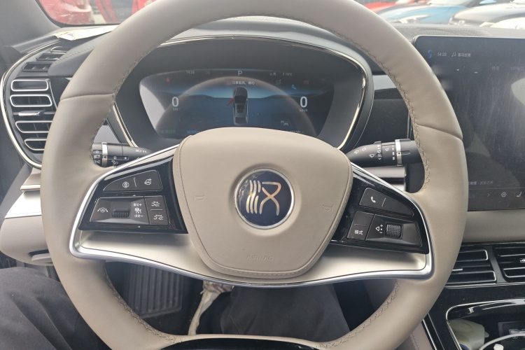 比亚迪 汉 2024款 EV 荣耀版 605KM前驱尊贵型中控内饰13