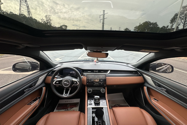 捷豹XFL 2022款 XFL 2.0T P250 两驱精英运动版中控内饰7004