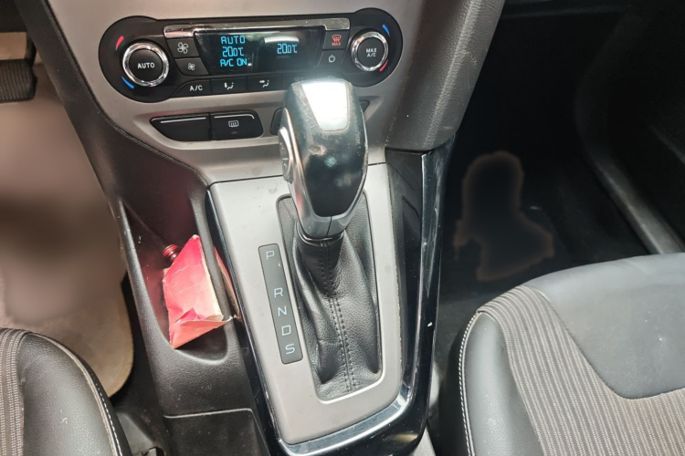 福特 福克斯 2012款 三厢 1.6L 自动风尚型局部细节18