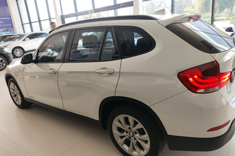 宝马X1 2013款 sDrive18i 领先型车身外观4