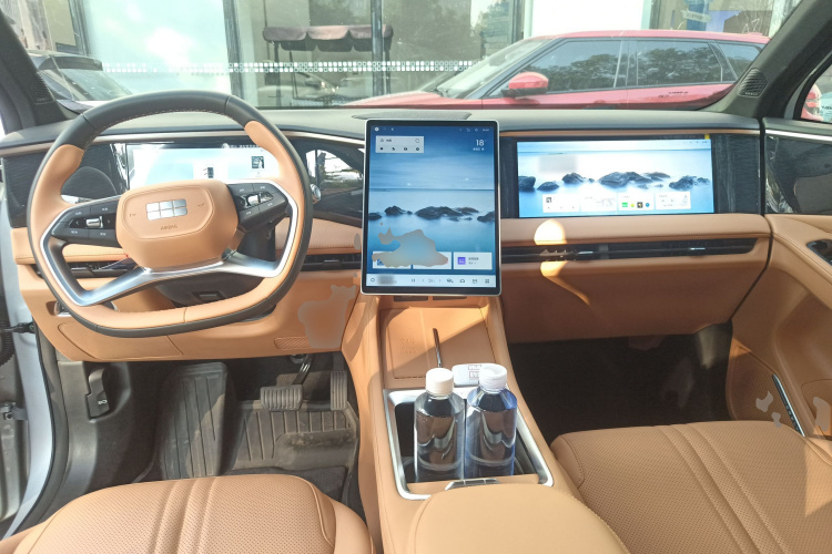 吉利银河 银河L7 2025款 EM-i 115km 探索+版中控内饰12