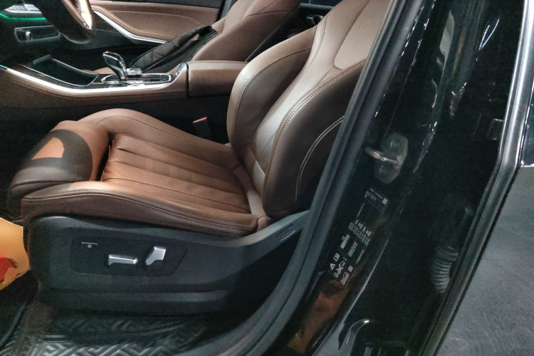 宝马X5(进口) 2022款 xDrive30i M运动套装中控内饰19