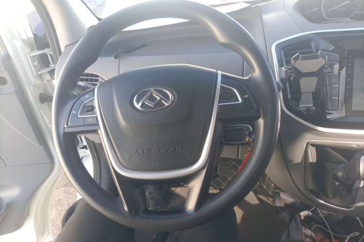 上汽大通MAXUS 新途V80 2021款 2.0T 手动经典城配王短轴中顶3座中控内饰13