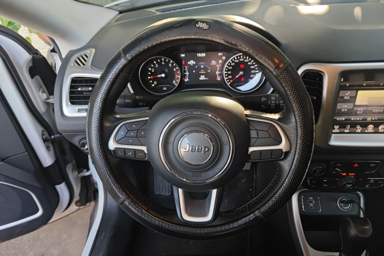 Jeep 指南者 2017款 200T 自动家享版局部细节13