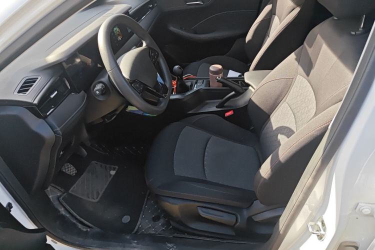 荣威i5 2023款 1.5L 手动舒享版局部细节19