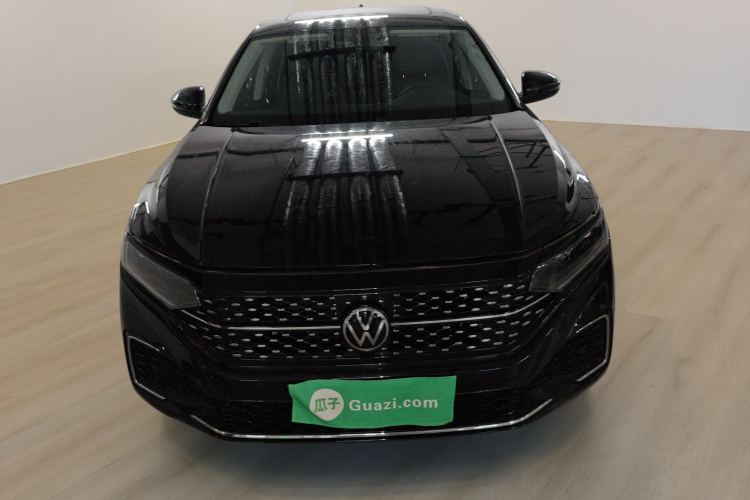 大众 帕萨特 2025款 出众款 330TSI 星空精英版车身外观2