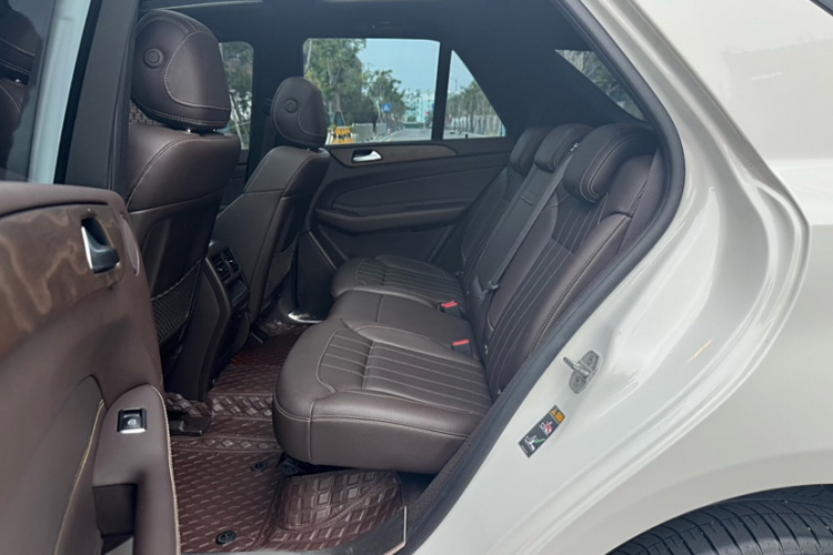 奔驰GLE 2017款 GLE 320 4MATIC 动感型中控内饰7012