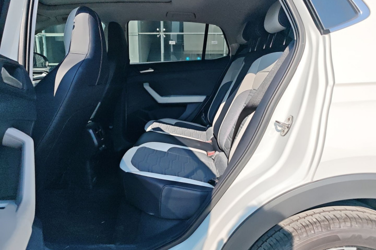 大众 途岳 2025款 新锐 300TSI 锐意版中控内饰7004