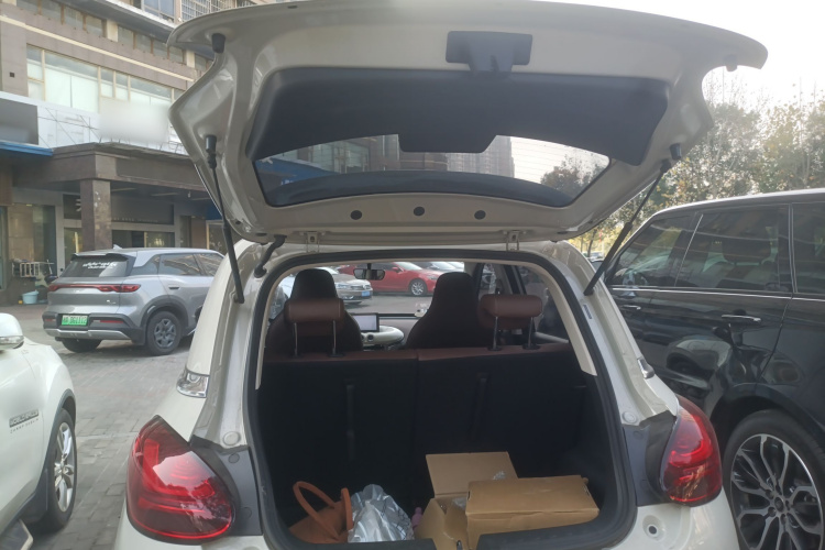 五菱汽车 五菱缤果 2025款 333km 悦享款机舱底盘23