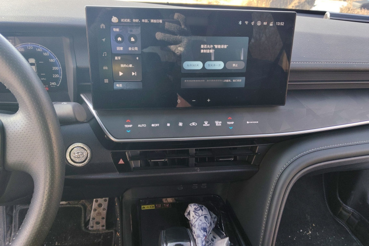 丰田 凯美瑞 2024款 双擎 2.0HXS 运动Plus版局部细节16