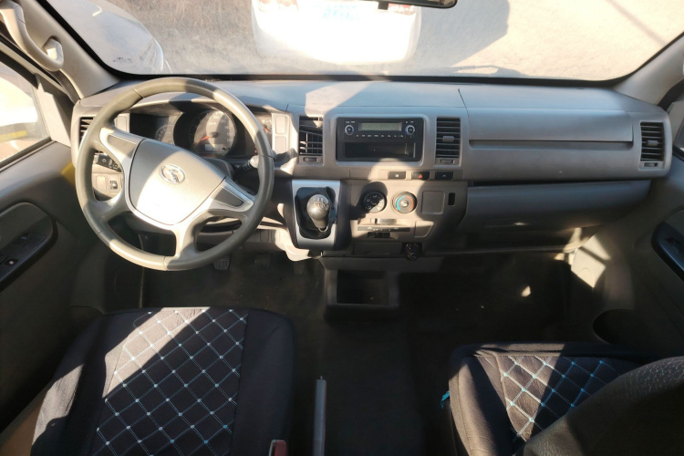 金龙 凯锐浩克 2018款 2.2L M1标准型V22中控内饰12