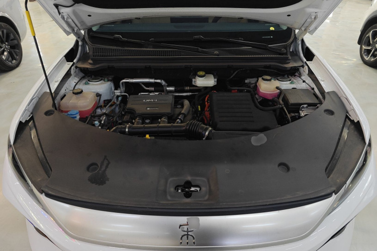 比亚迪 宋Pro新能源 2025款 第二代 DM-i 75KM领先型机舱底盘24