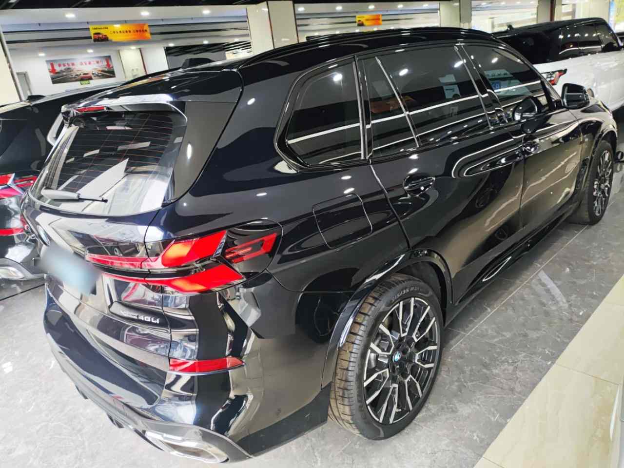 宝马X5 2023款 xDrive 40Li M运动曜夜套装(4)
