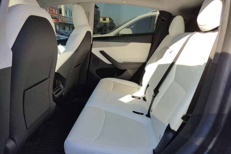 特斯拉 Model Y 2025款 后轮驱动版中控内饰21
