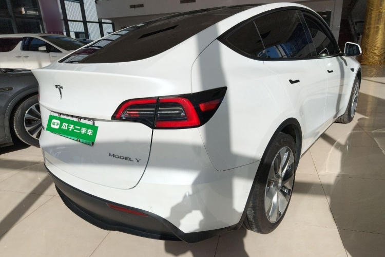 特斯拉 Model Y 2022款 改款 后轮驱动版车身外观7