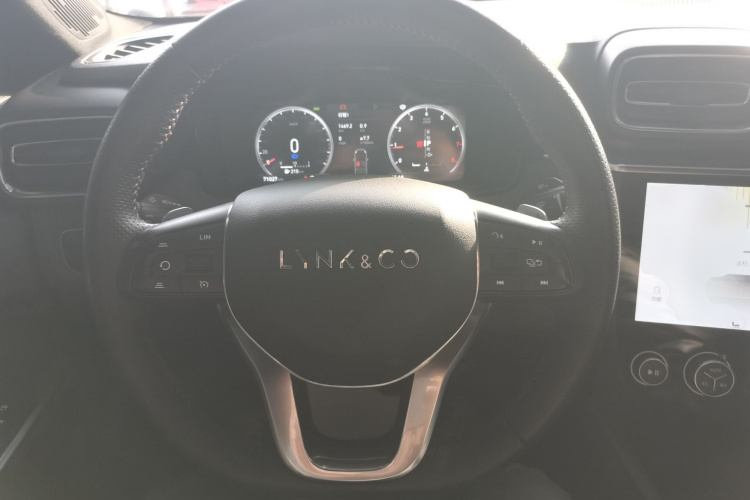 领克03 2020款 2.0TD 自动劲版中控内饰13