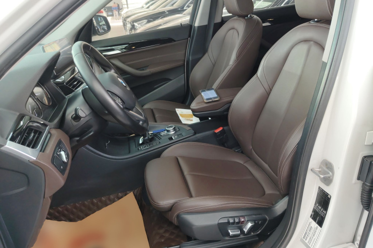 宝马X1 2021款 sDrive20Li 时尚型中控内饰19