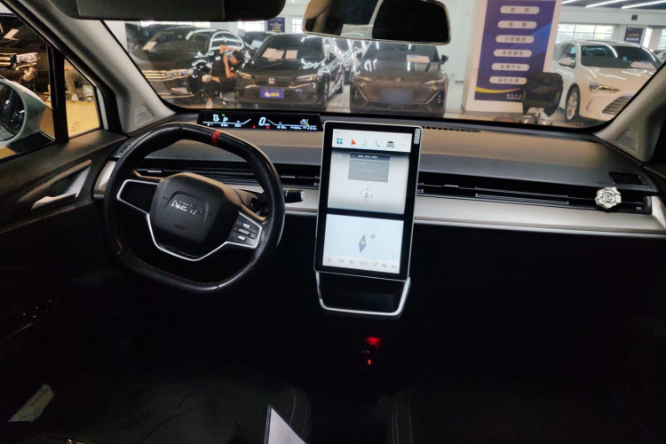 哪吒汽车 哪吒V 2021款 标准续航行业定制版中控内饰7002
