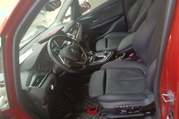 宝马2系旅行车 2016款 218i 运动设计套装中控内饰19