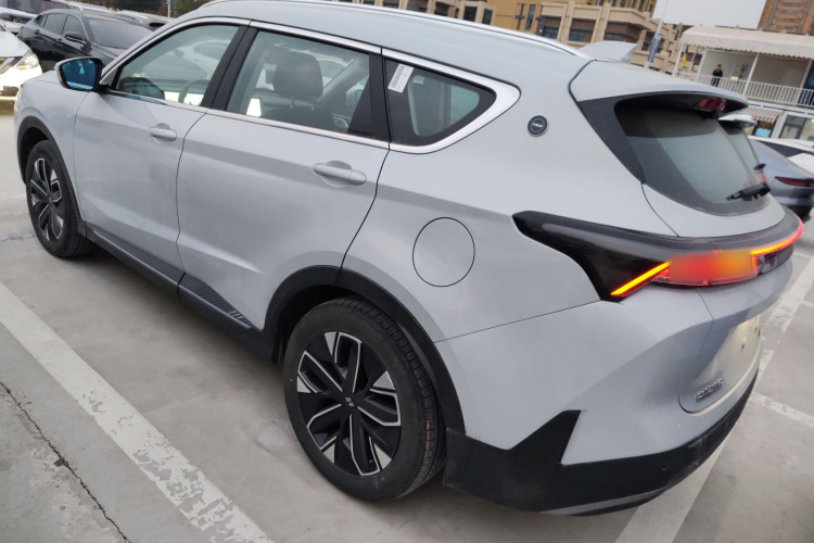 捷途山海L7 2024款 1.5T 120km ULTRA 7座车身外观4