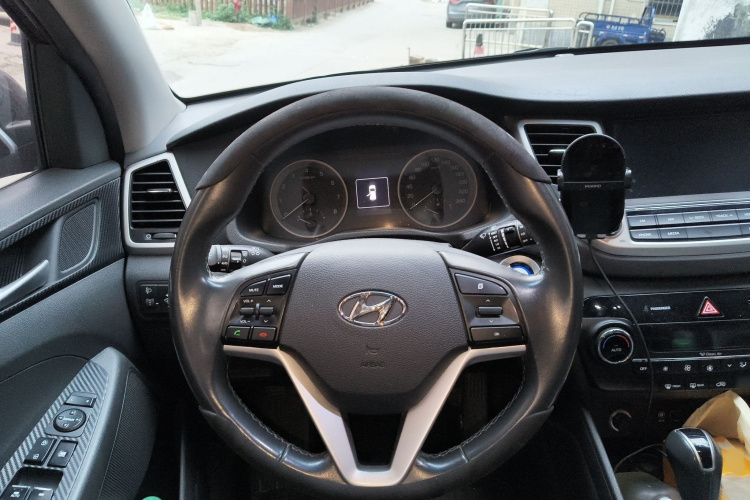 现代 途胜 2015款 1.6T 双离合两驱智能型局部细节13