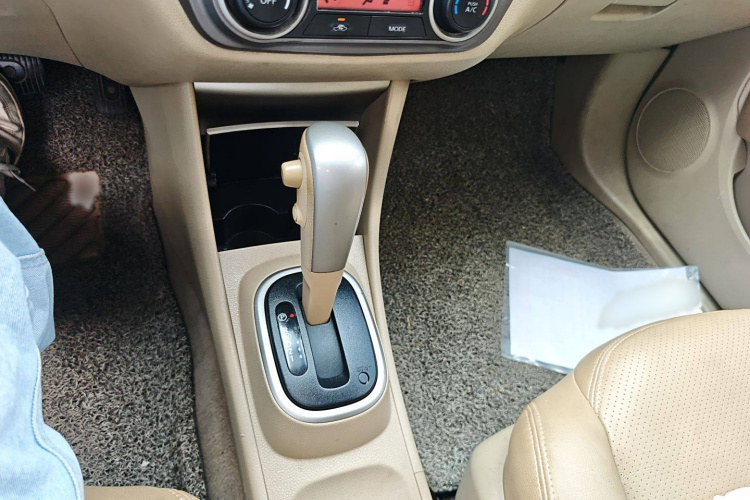 日产 轩逸 2012款 经典 1.6XE 自动舒适版局部细节18