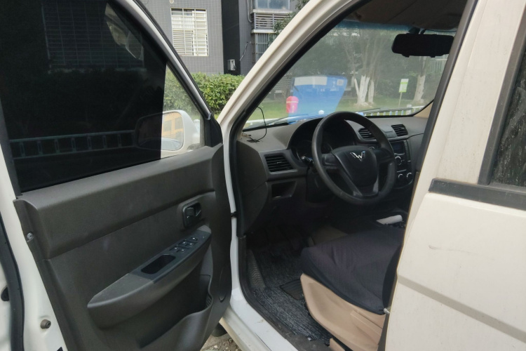 五菱汽车 五菱宏光 2016款 1.5L 改款S舒适型中控内饰20