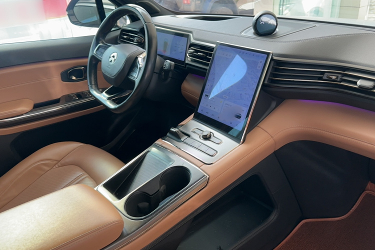 蔚来ES6 2022款 75kWh 运动版中控内饰7005