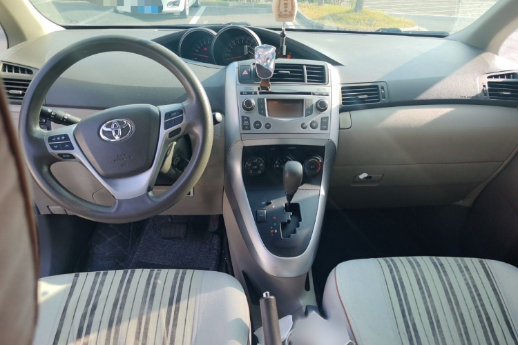 丰田 逸致 2011款 180E CVT精英版中控内饰7002