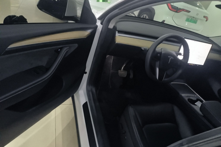 特斯拉 Model Y 2022款 改款 后轮驱动版中控内饰20