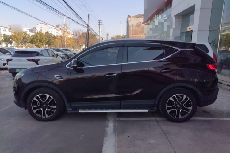 东南DX7 2017款 1.5T 自动尊贵型车身外观4