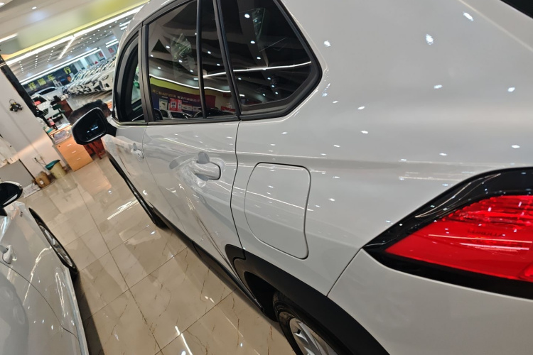 丰田 卡罗拉锐放 2023款 2.0L 先锋版车身外观4