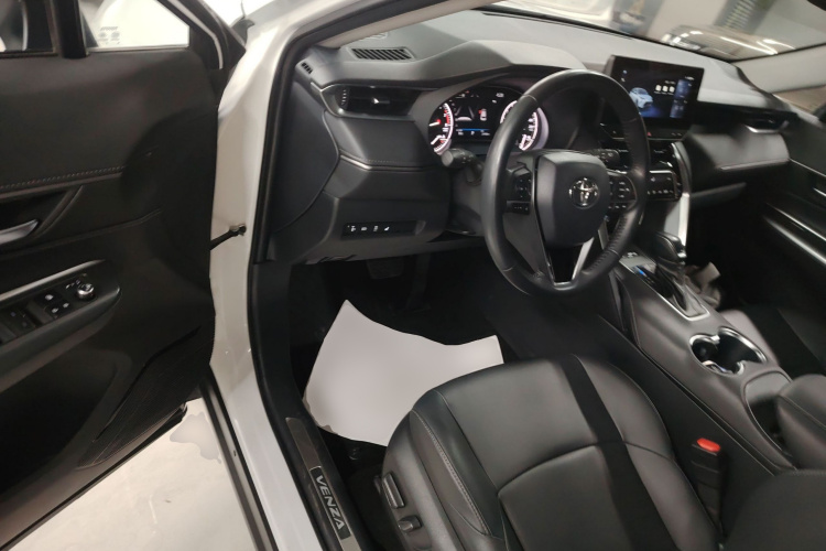 丰田 威飒 2023款 2.0L CVT两驱豪华版中控内饰7003