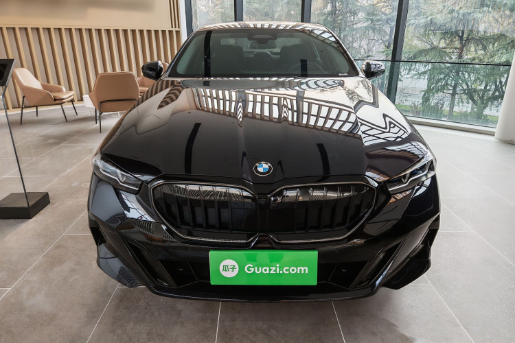 宝马5系 2026款 530Li 尊享型 M运动套装车身外观6003