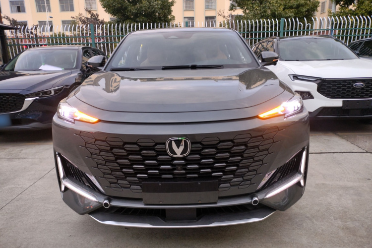 长安UNI-K 2023款 2.0T 两驱悦享型车身外观6001