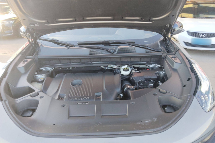 领克01 2021款 2.0TD 四驱劲Halo机舱底盘24