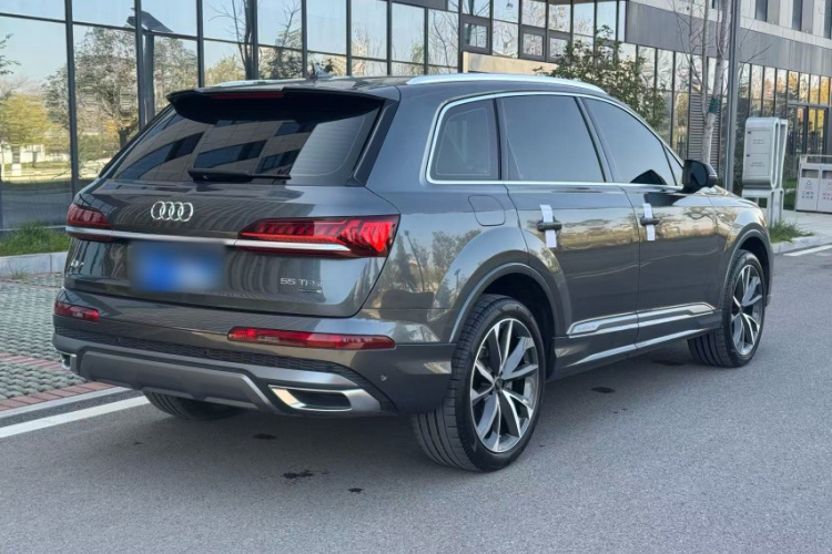 奥迪Q7 2021款 55 TFSI quattro S line运动型车身外观6003