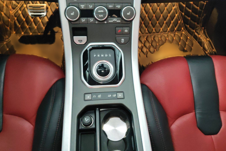 路虎 揽胜极光(进口) 2015款 2.0T 5门耀动版中控内饰7005