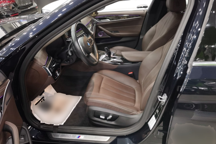 宝马5系 2020款 525Li M运动套装中控内饰19