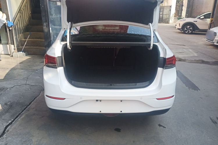 别克 英朗 2018款 15T 双离合精英型 国V车身外观6