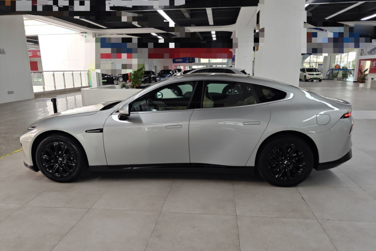 小鹏P7 2021款 480G车身外观4