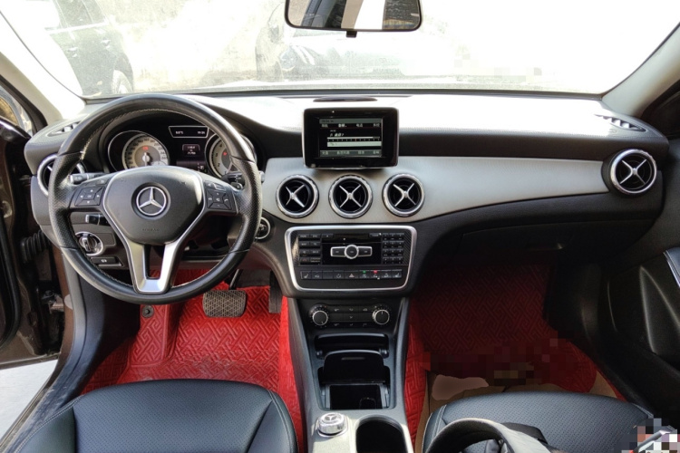 奔驰GLA 2015款 GLA 220 4MATIC 时尚型中控内饰12